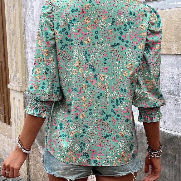 Green Boho Women's Printed Vacation Style Long Sleeve Shirt - Picture 2 of 6